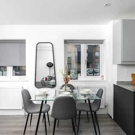Skyvillion - London Enfield Chase Apartments With Parking & Wifi Exterior photo