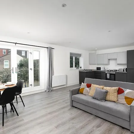 Skyvillion - London Enfield Chase Apartments With Parking & Wifi Exterior photo