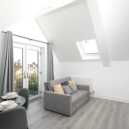 Skyvillion - London Enfield Chase Apartments With Parking & Wifi Exterior photo
