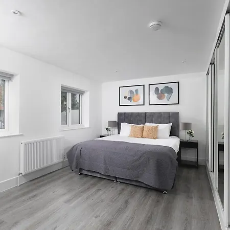 Skyvillion - London Enfield Chase Apartments With Parking & Wifi Exterior photo