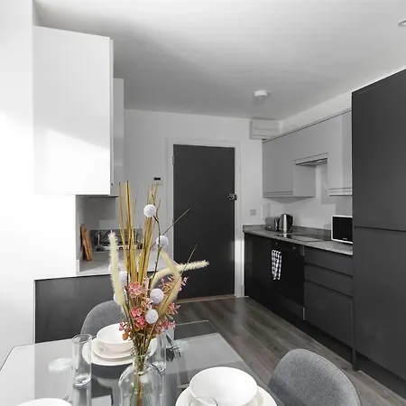 Skyvillion - London Enfield Chase Apartments With Parking & Wifi Exterior photo