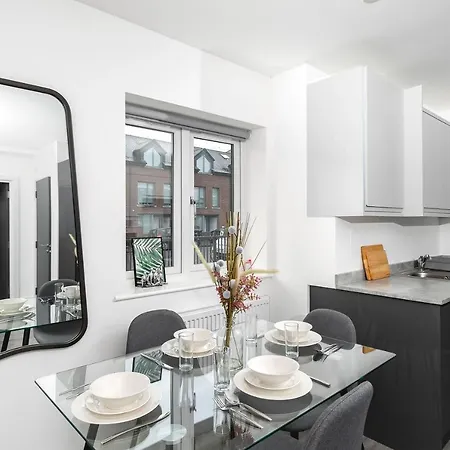 Skyvillion - London Enfield Chase Apartments With Parking & Wifi Exterior photo