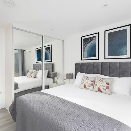 Skyvillion - London Enfield Chase Apartments With Parking & Wifi Exterior photo