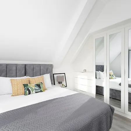 Skyvillion - London Enfield Chase Apartments With Parking & Wifi Exterior photo