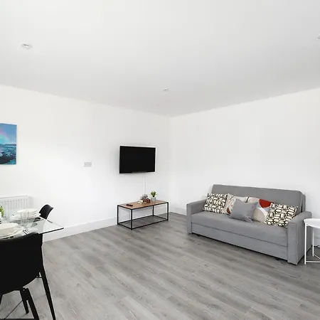 Skyvillion - London Enfield Chase Apartments With Parking & Wifi Exterior photo