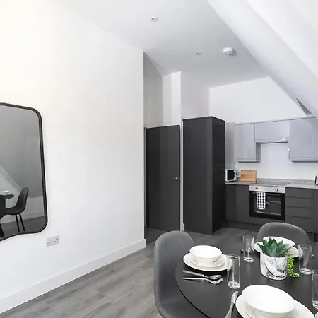 Skyvillion - London Enfield Chase Apartments With Parking & Wifi Exterior photo