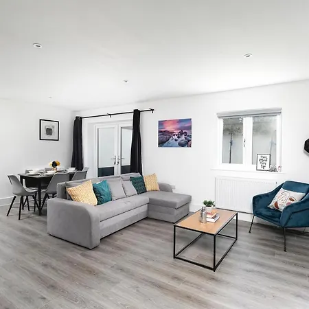 Skyvillion - London Enfield Chase Apartments With Parking & Wifi Exterior photo