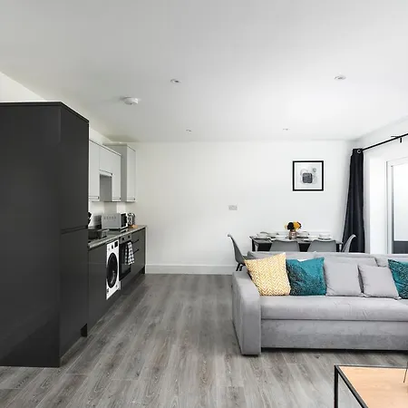 Skyvillion - London Enfield Chase Apartments With Parking & Wifi Exterior photo