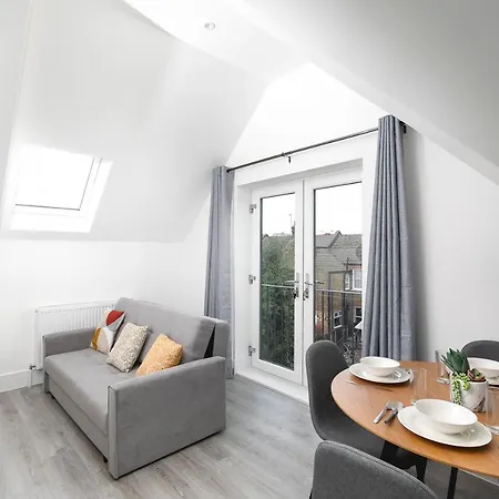 Skyvillion - London Enfield Chase Apartments With Parking & Wifi Exterior photo
