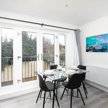 Skyvillion - London Enfield Chase Apartments With Parking & Wifi Exterior photo