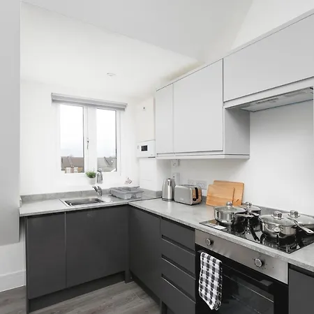 Skyvillion - London Enfield Chase Apartments With Parking & Wifi Exterior photo