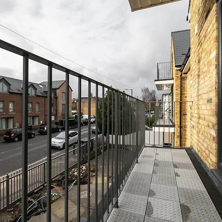 Skyvillion - London Enfield Chase Apartments With Parking & Wifi Exterior photo