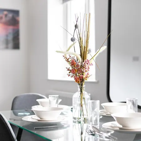 Skyvillion - London Enfield Chase Apartments With Parking & Wifi Exterior photo