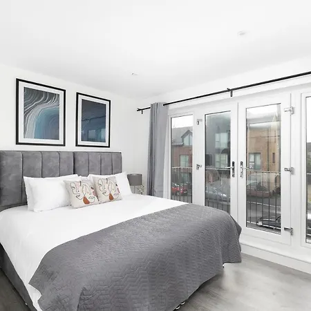 Skyvillion - London Enfield Chase Apartments With Parking & Wifi Exterior photo
