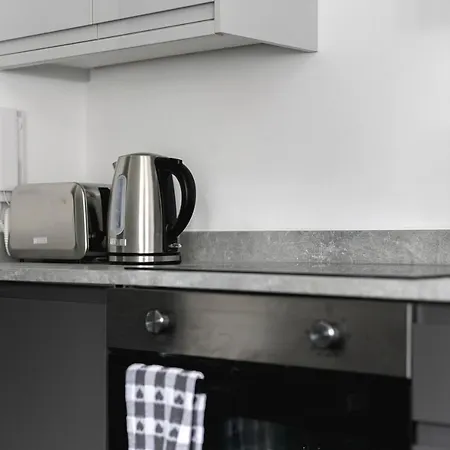 Skyvillion - London Enfield Chase Apartments With Parking & Wifi Exterior photo