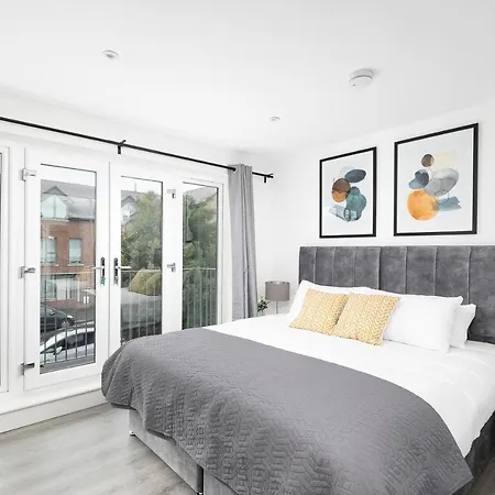Skyvillion - London Enfield Chase Apartments With Parking & Wifi Exterior photo