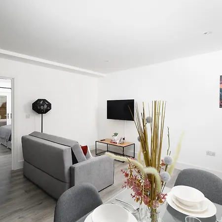 Skyvillion - London Enfield Chase Apartments With Parking & Wifi Exterior photo