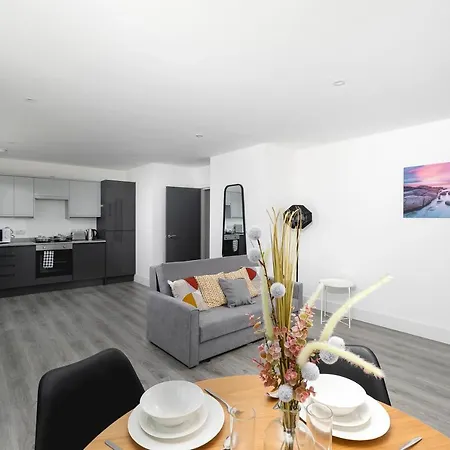Skyvillion - London Enfield Chase Apartments With Parking & Wifi Exterior photo