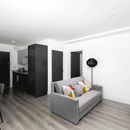 Skyvillion - London Enfield Chase Apartments With Parking & Wifi Exterior photo