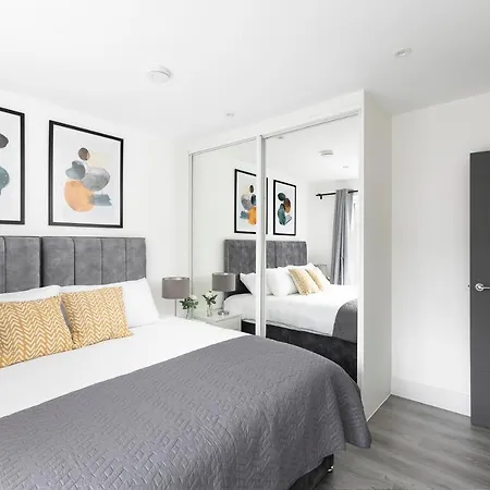 Skyvillion - London Enfield Chase Apartments With Parking & Wifi Exterior photo