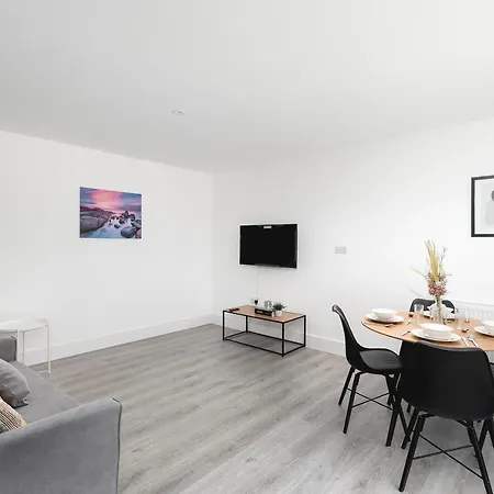 Skyvillion - London Enfield Chase Apartments With Parking & Wifi Exterior photo