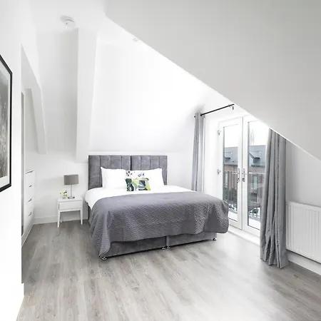 Skyvillion - London Enfield Chase Apartments With Parking & Wifi Exterior photo