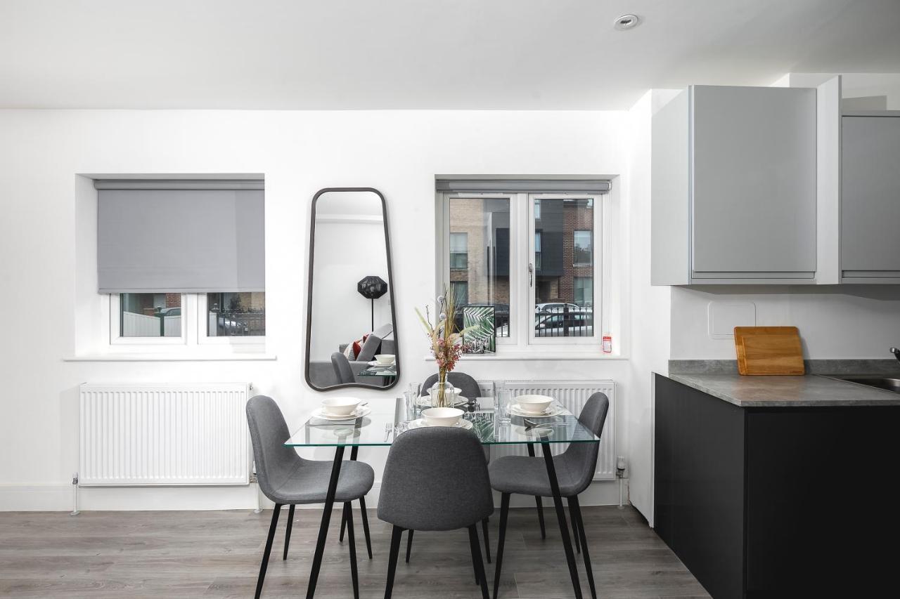 Skyvillion - London Chase With Parking & Wifi Enfield