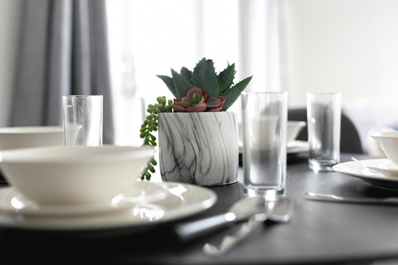 Apartment Skyvillion - London Chase With Parking & Wifi