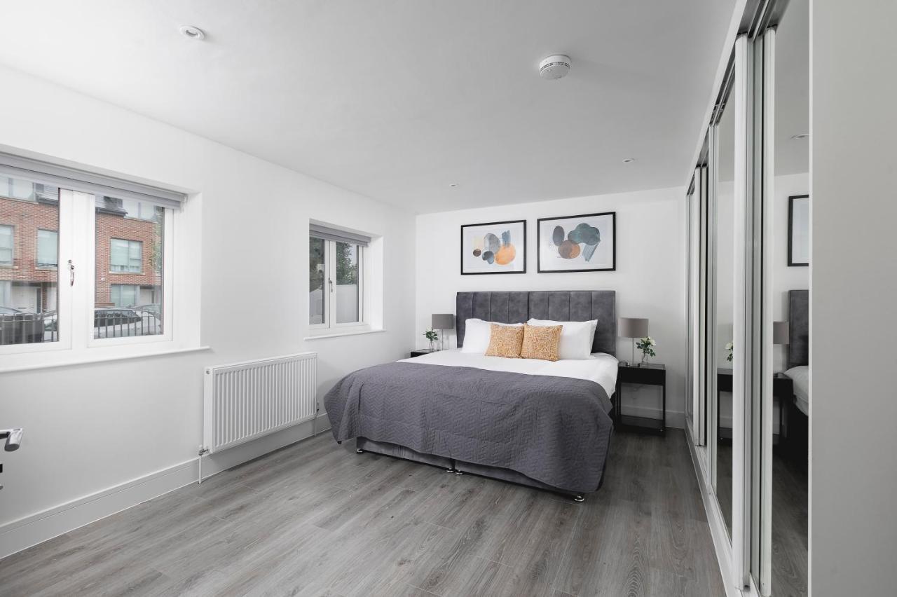 Apartment Skyvillion - London Chase With Parking & Wifi
