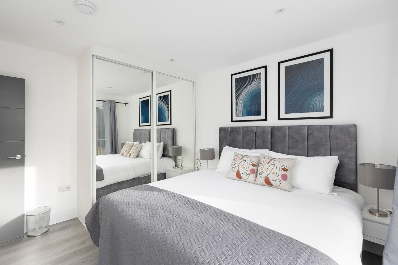 Skyvillion - London Chase With Parking & Wifi Enfield