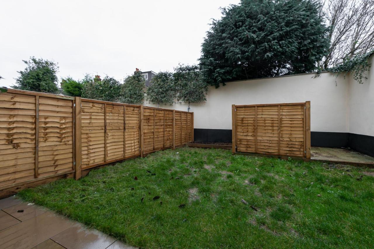 Skyvillion - London Chase With Parking & Wifi Apartment Enfield