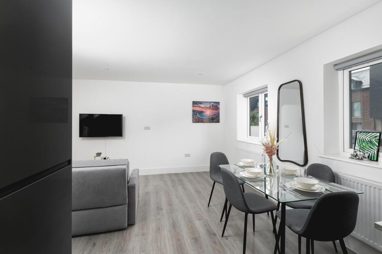 Skyvillion - London Chase With Parking & Wifi * Enfield