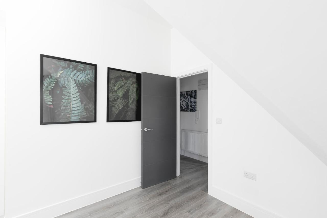 Apartment Skyvillion - London Chase With Parking & Wifi *
