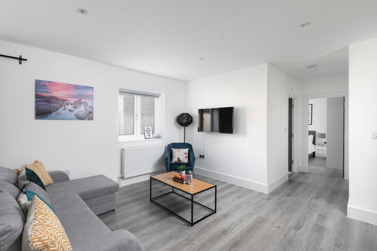 Skyvillion - London Chase With Parking & Wifi * Enfield