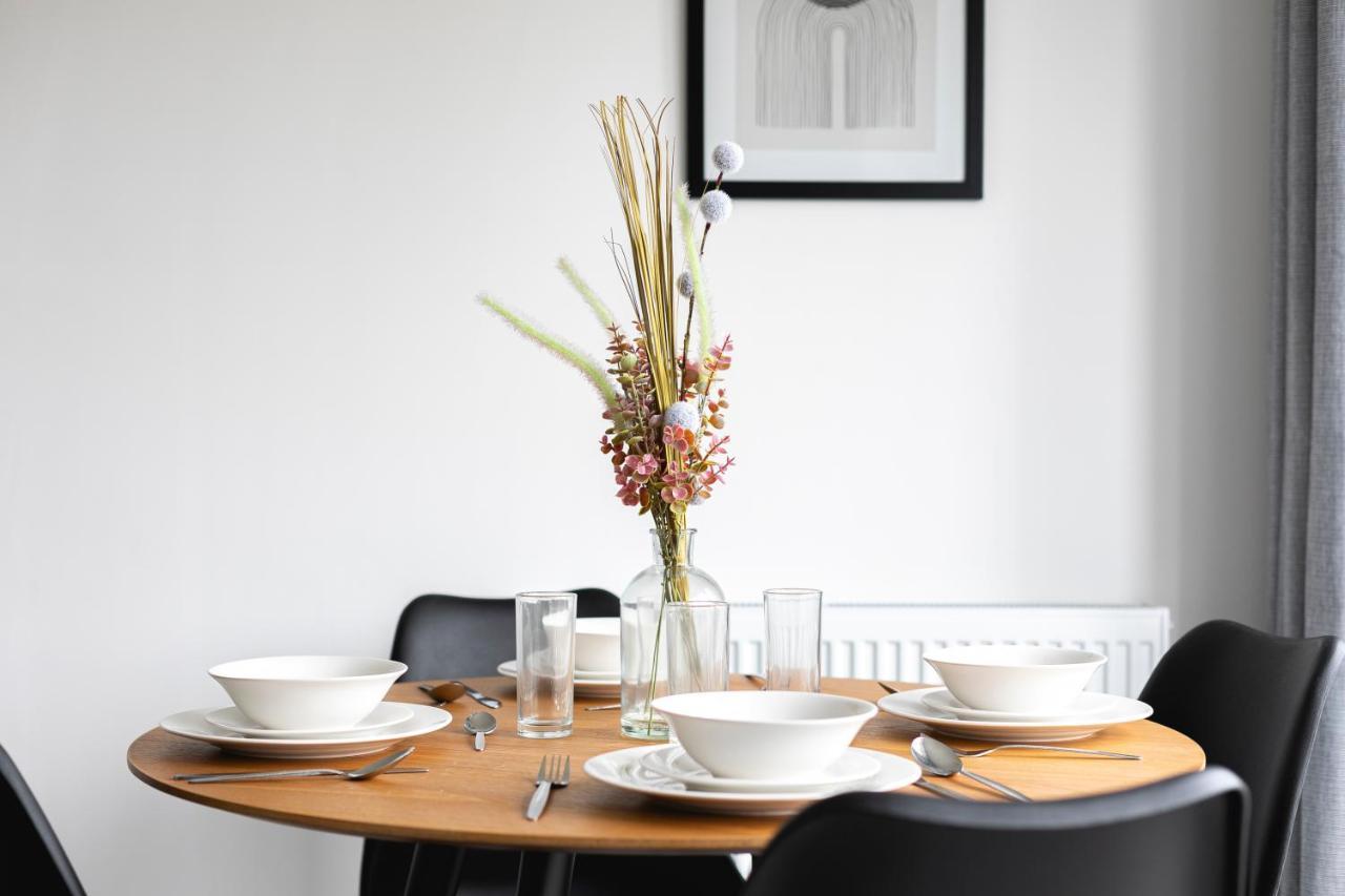 Apartment Skyvillion - London Chase With Parking & Wifi *
