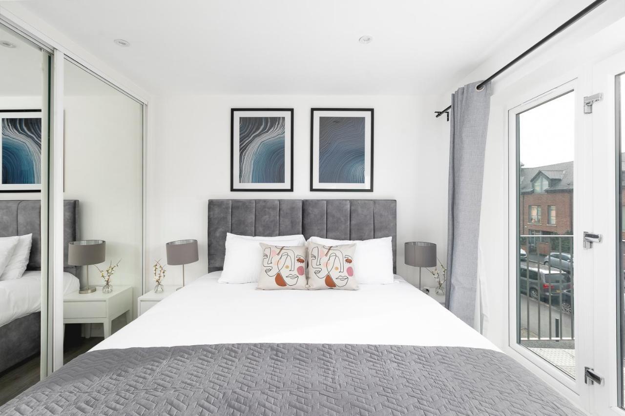 Skyvillion - London Chase With Parking & Wifi Apartment Enfield
