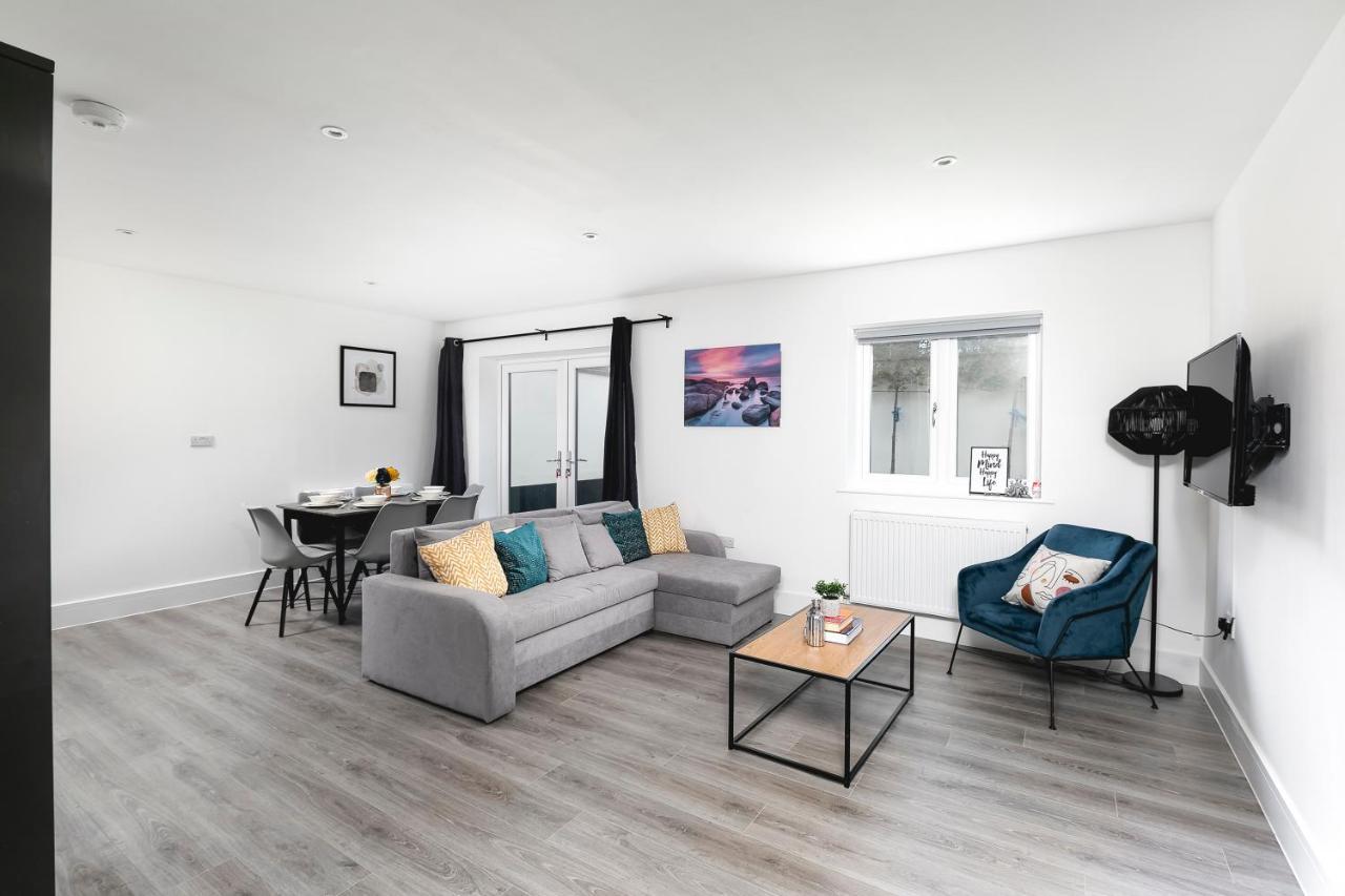 Apartment Skyvillion - London Chase With Parking & Wifi *