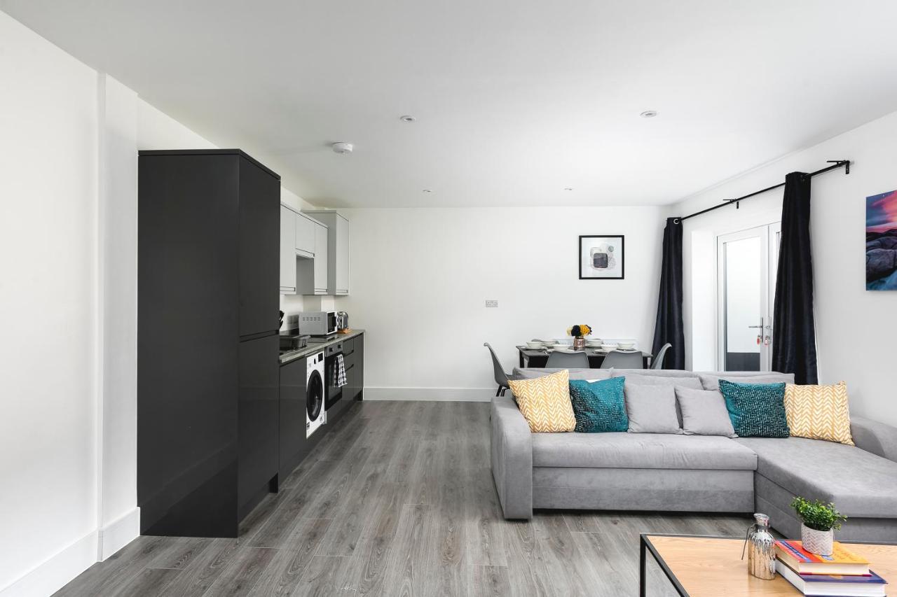 Skyvillion - London Chase With Parking & Wifi * Enfield