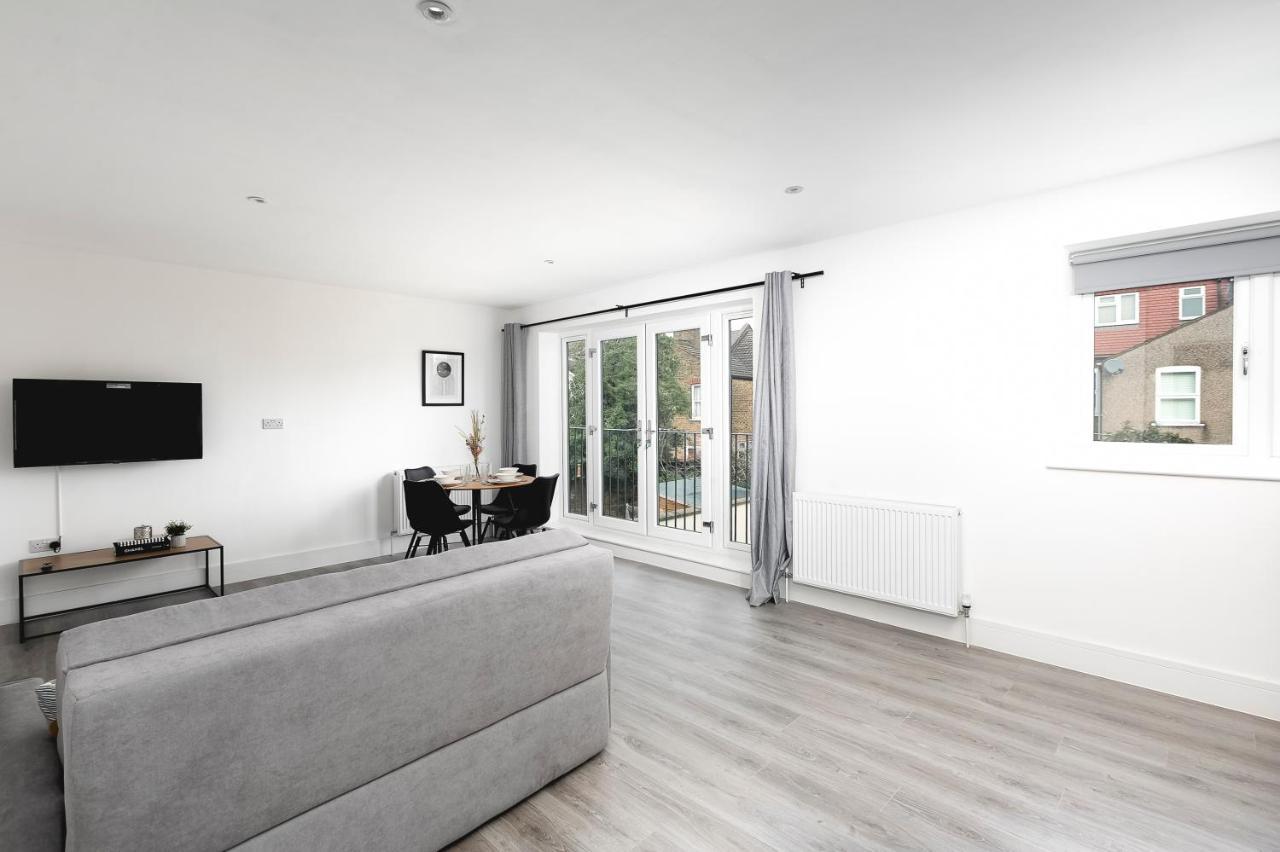 Apartment Skyvillion - London Chase With Parking & Wifi Enfield