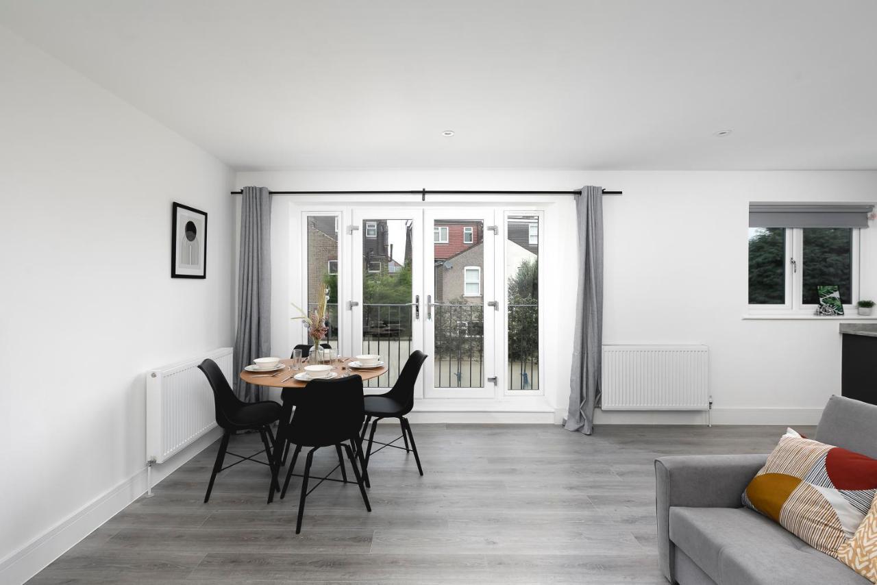 Skyvillion - London Chase With Parking & Wifi Apartment Enfield