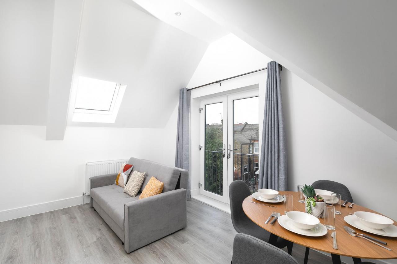 Apartment Skyvillion - London Chase With Parking & Wifi