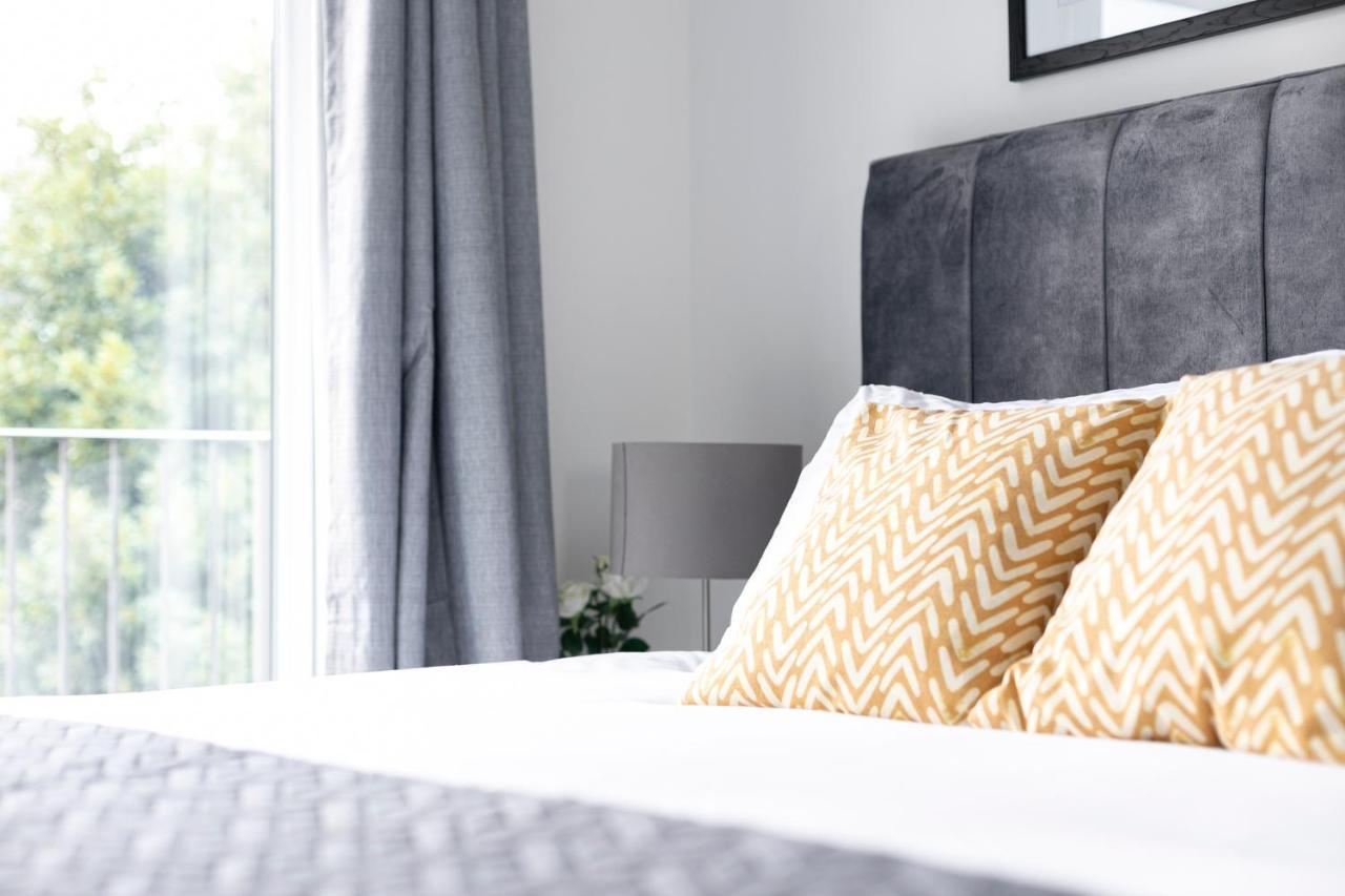 Skyvillion - London Chase With Parking & Wifi *