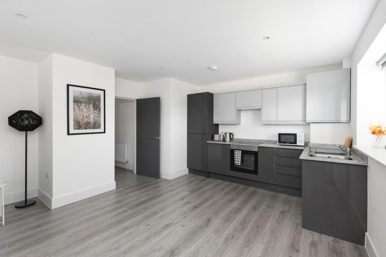 Apartment Skyvillion - London Chase With Parking & Wifi *