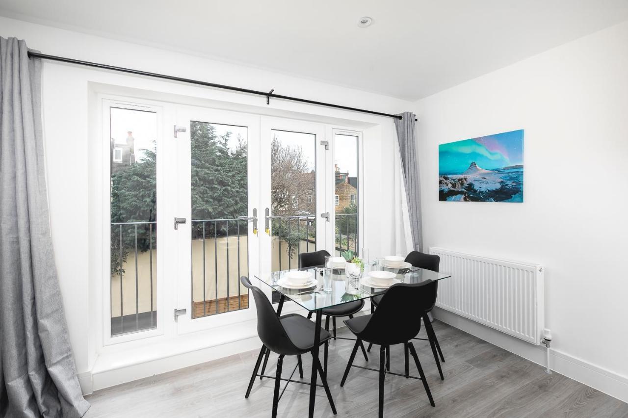 Apartment Skyvillion - London Chase With Parking & Wifi *