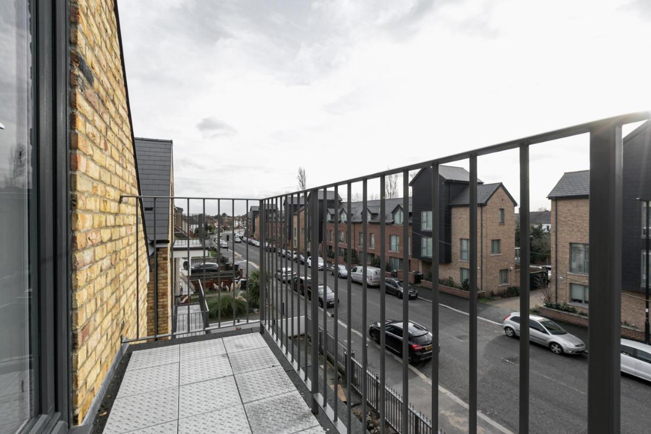 Apartment Skyvillion - London Chase With Parking & Wifi