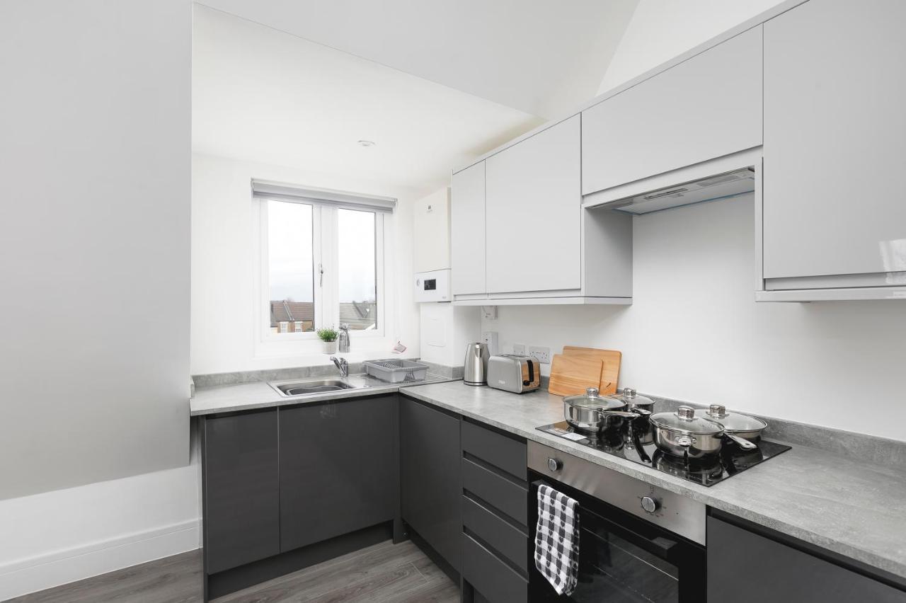 Skyvillion - London Chase With Parking & Wifi Enfield