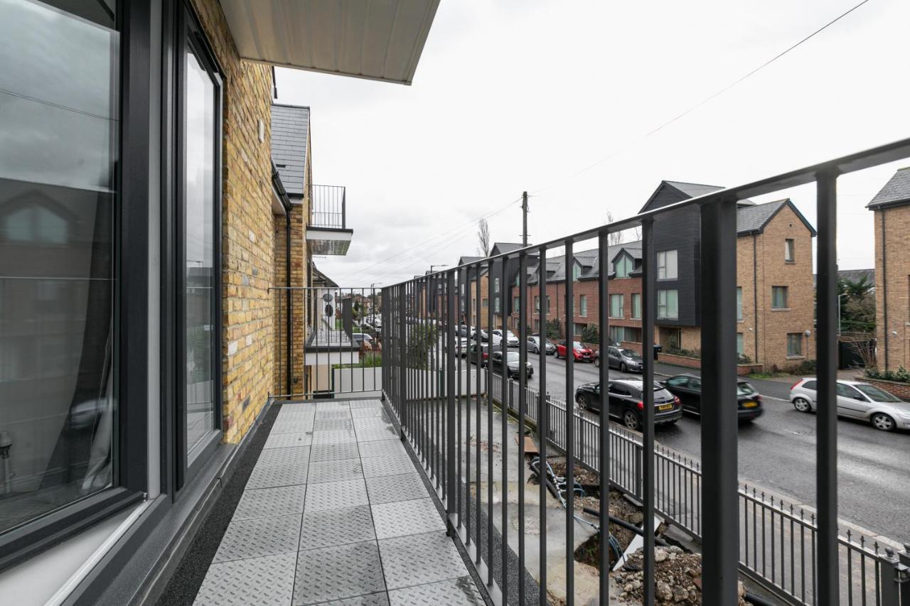 Skyvillion - London Chase With Parking & Wifi Apartment Enfield