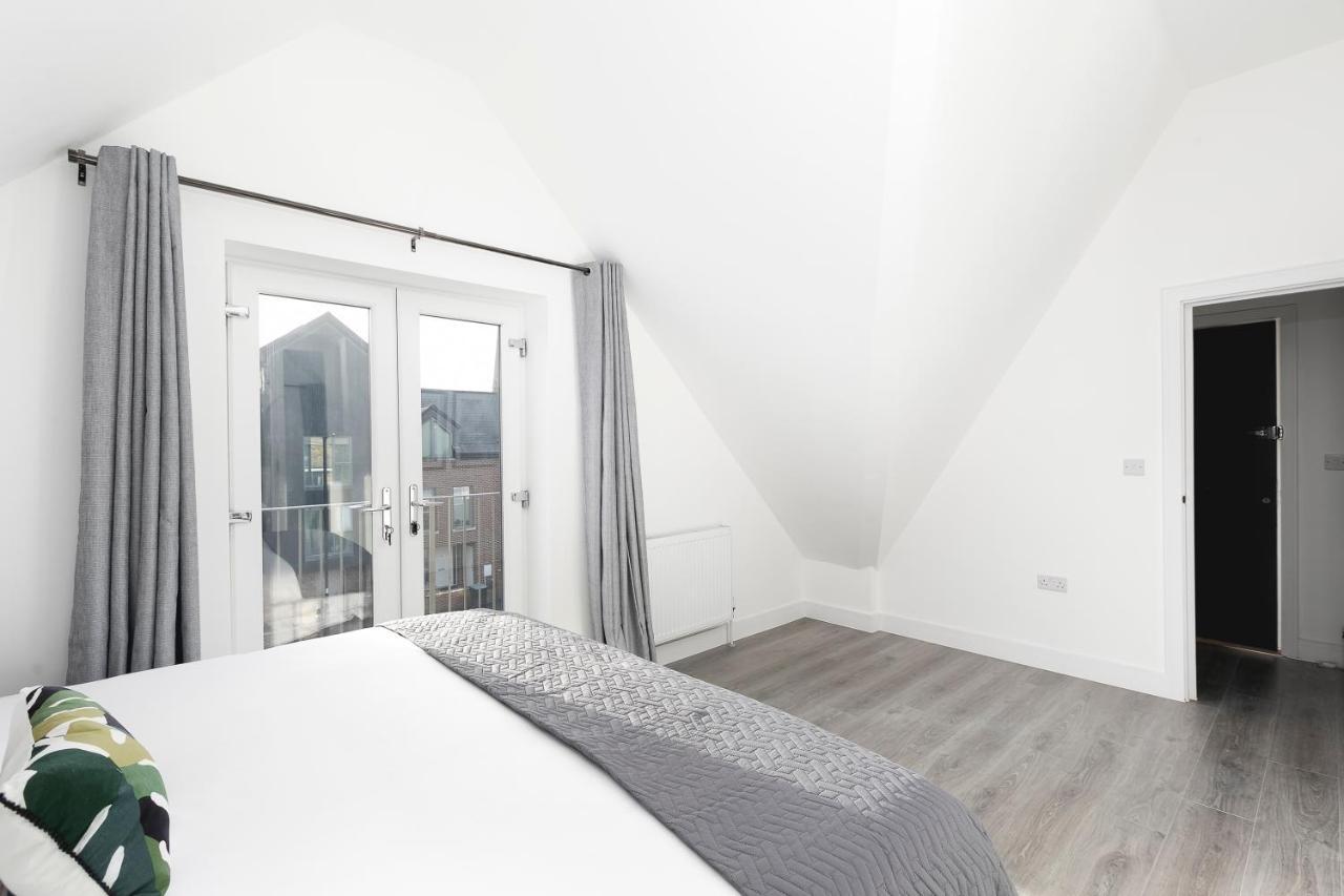 Skyvillion - London Chase With Parking & Wifi * Enfield
