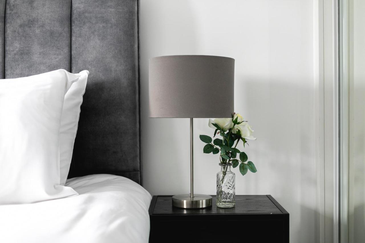 Skyvillion - London Chase With Parking & Wifi *