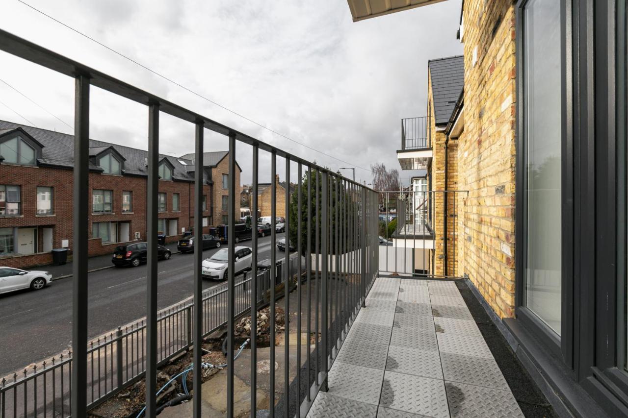 Apartment Skyvillion - London Chase With Parking & Wifi *